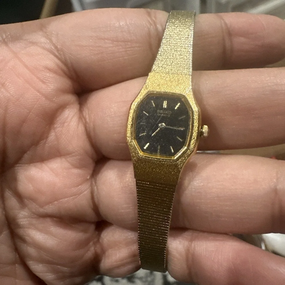 Working VTG SEIKO 1N00-5B29 Gold Tone Quartz 17mm Ladies Watch Big Wrist Fit 7.5